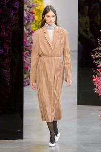jason-wu-rf18-0283.thumb.jpg.0830cf3f6a60d2be7aadccd7282a1776.jpg
