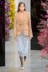 jason-wu-rf18-0296.thumb.jpg.a49b28024597714a54a8a3d4b7a1eb90.jpg