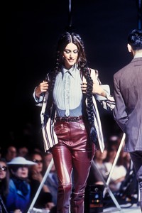 jean-paul-gaultier-fw-1992-1.thumb.jpg.5357e1d45e4f7ebd71c94021f27709e0.jpg