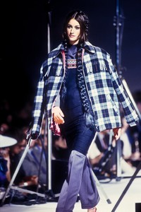 jean-paul-gaultier-fw-1992-3.thumb.jpg.07c331c840ef10e1a7dfed6a17d1b409.jpg