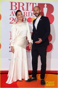 jessie-ware-hubby-sam-burrows-couple-up-at-brit-awards-2018-03.jpg