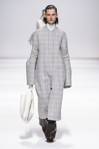 jil-sander-rf18-2931.thumb.jpg.4e75c45a5a6f6b3d2bdcaaeac63c6205.jpg