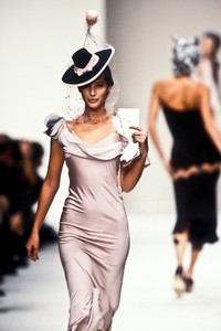 john-galliano-ss-1994-8.thumb.jpg.a8a9f37d82b414bd6d596533d99f16ec.jpg