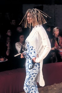 john-galliano-ss-1997-1.thumb.jpg.64e553a333fd15b25f2550eb93174782.jpg