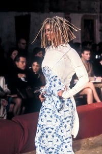 john-galliano-ss-1997-2.thumb.jpg.0fb83495b566c847681472072cf1bd04.jpg