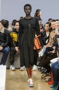 jw-anderson-rf18-0020.thumb.jpg.6648086e14f3ad3630483f6aef1d28e4.jpg