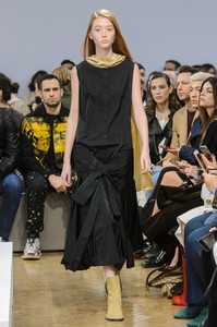 jw-anderson-rf18-0197.thumb.jpg.d203fa84901ad5e9d55260dca29ec5d9.jpg