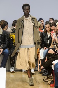 jw-anderson-rf18-0255.thumb.jpg.6c56c5ec019a75b046afd43569ce3e9e.jpg