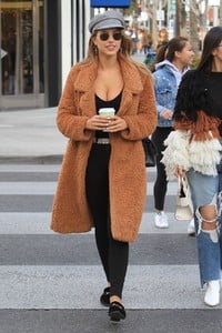 kara-del-toro-displays-ample-cleavage-while-shopping-in-beverly-hills-5.jpg