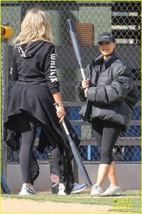 kardashians-play-baseball-02.jpg