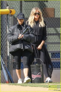 kardashians-play-baseball-06.jpg