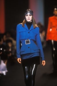 karl-lagerfeld-fw-1991-1.thumb.jpg.4508b80f72c3b38aab716886ab7227f5.jpg