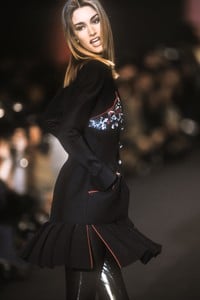 karl-lagerfeld-fw-1991-3.thumb.jpg.e9507d2056e6d7ddb69242391f895a98.jpg