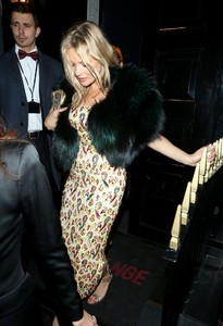 kate-moss-leave-mnky-hse-in-london-1.jpg