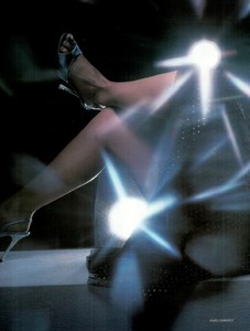 kate_elson_vogdec2000_2.jpg