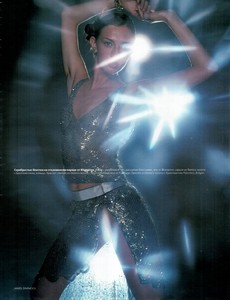 kate_elson_vogdec2000_5.jpg