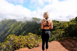 katrina-bowden-oahu-kauai-travel-guide-photoshoot-13.jpg