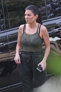 kim-and-kourtney-kardashian-filming-in-malibu-02-01-2018-4.jpg