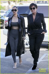 kim-kardashian-kris-jenner-scott-disick-lunch-04.jpg