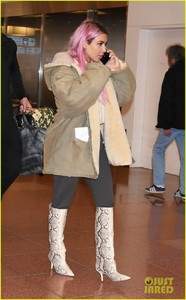 kim-kardashian-pink-hair-tokyo-01.jpg