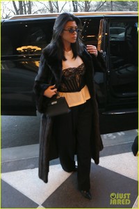 kourtney-kardashian-takes-penelope-north-breakfast-at-tiffanys-05.jpg