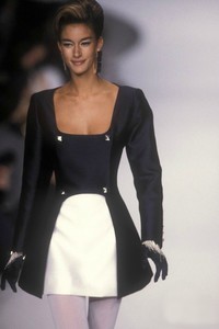 lanvin-hc-ss-1991-2.thumb.jpg.0eed762d36b7802be3f43eb3845998f9.jpg