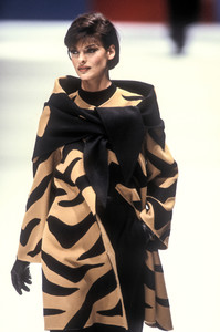 laura-biagiotti-fw-1992-1.thumb.jpg.303625fad92f95a826907429a1d82496.jpg