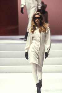 laura-biagiotti-fw-1992-11.thumb.jpg.1a1812f6516eabbcb77b388d00a07753.jpg