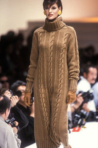 laura-biagiotti-fw-1992-12.thumb.jpg.a6527ef3ba988172a60bdd683c327d5d.jpg