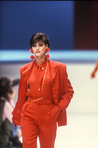 laura-biagiotti-fw-1992-7.thumb.jpg.a19704654de74e1883ac4a59cceb7be6.jpg