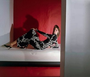 leticia-lucas-laying-on-the-floor-leaning-on-her-elbow-with-legs-bent-and-wearing-a-long-black-and-w-ded-in-a-snowflake-pattern-by-galanos-with-earrings-b.thumb.jpg.f25837842f679677fcff098909f225bd.jpg