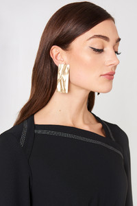 mango_embossed_earrings_1587-000079-0013_02l.jpg