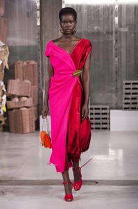 marni-rf18-0335.thumb.jpg.6381a530be092fa36326570800a2f461.jpg