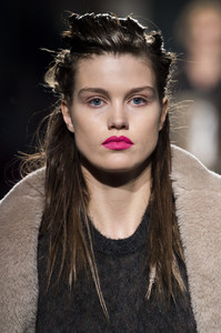 max-mara-clpa-rf18-0147.thumb.jpg.d1f2c04f7c8c49c18fef298bccc994ef.jpg