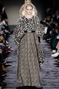 max-mara-rf18-2787.thumb.jpg.d67d59a534f3b01602de916624da2de4.jpg