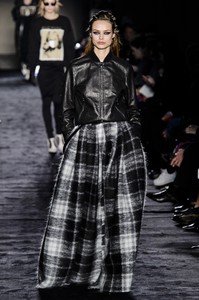 max-mara-rf18-3083.thumb.jpg.37428b93b5600b0f5c8c14129f0f3e9c.jpg