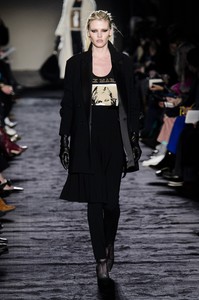 max-mara-rf18-3118.thumb.jpg.d6a894c38ca716f0d77d661e2f8237f3.jpg