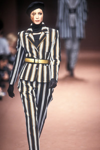 michel-klein-fw-1992-3.thumb.jpg.a8bd275343bd1e08b4662cb7954c123d.jpg