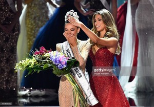 miss-south-africa-2017-demileigh-nelpeters-reacts-as-she-is-crowned-picture-id879865552.jpg