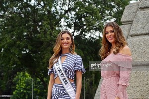 miss-universe-2017-demileigh-nelpeters-and-miss-universe-2016-iris-picture-id887574334.jpg