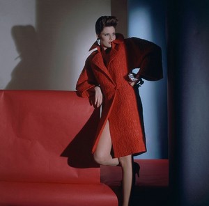model-leticia-lucas-leaning-on-her-elbow-with-her-hand-on-her-hip-and-her-right-leg-bent-and-wearing-coat-by-galanos-with-earrings-and-a-bracelet-by-linda.thumb.jpg.28c7c358e4ebb1da3d9d38e75d7e854c.jpg
