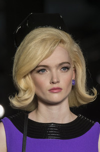 moschino-clp-rf18-3027.thumb.jpg.865d3419d058cd34b11961c3d2a8063c.jpg