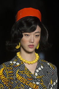 moschino-clp-rf18-3098.thumb.jpg.ad72cd7d7608fd494a95afda12198d93.jpg