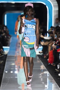 moschino-rf18-2162.thumb.jpg.7b5ff9c213f71bbf56e7023d5392bf05.jpg