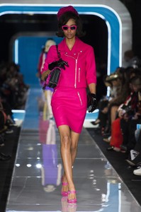 moschino-rf18-2352.thumb.jpg.1355800c47d222ca0f147a0228bce4a2.jpg