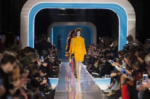 moschino-rf18-2739.thumb.jpg.e644514c62e2932775e61fd010cef4a4.jpg