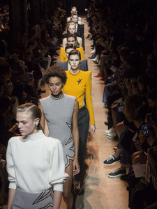 mugler-atm-rf17-0983.thumb.jpg.39f766544e296d0536daee732601c30a.jpg