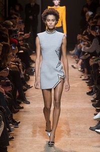 mugler-rf17-0575.thumb.jpg.ca95a16fa3b0def89c0bc50b8479d685.jpg