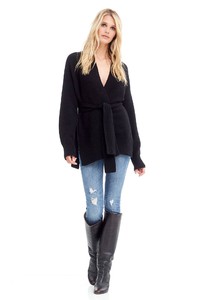 n18213_larkin_black_front_3.jpg