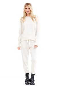 n18245_uri_chalk_front.jpg